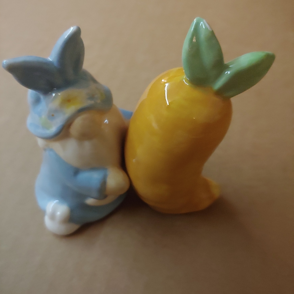 Gnome & Carrot Salt and Pepper Shakers